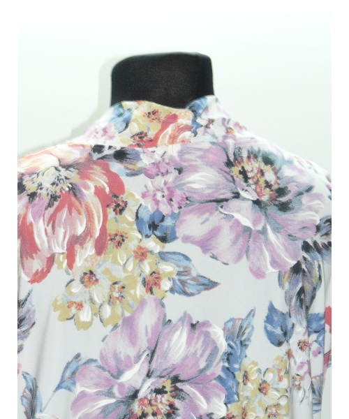 Bluzka z lejącym dekoltem typu woda - pastelowe kwiaty